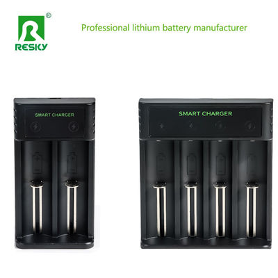 Wiederaufladbares USB-Ladegerät 5V 2A 4 Schlitze für 3,7V 1,2V-Batterie